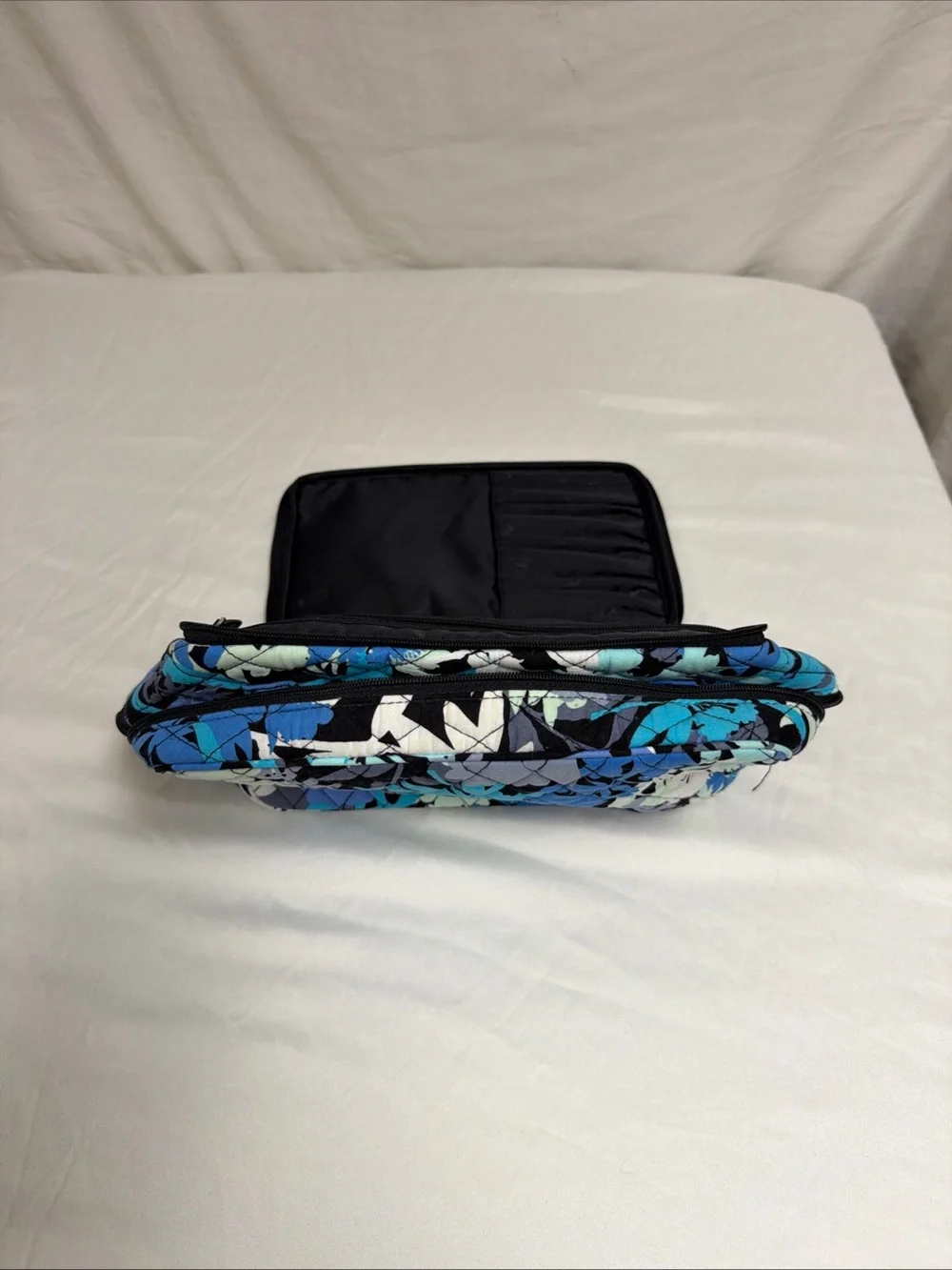 Vera Bradley Camo floral Brush & Blush Cosmetic Travel Soft Case Gently Used